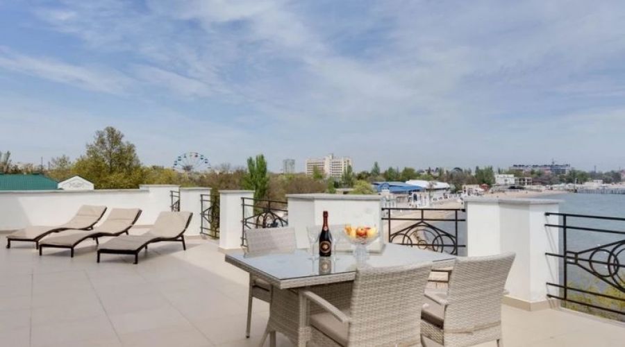 Люкс 2-местный 2-комнатный (с террасой)